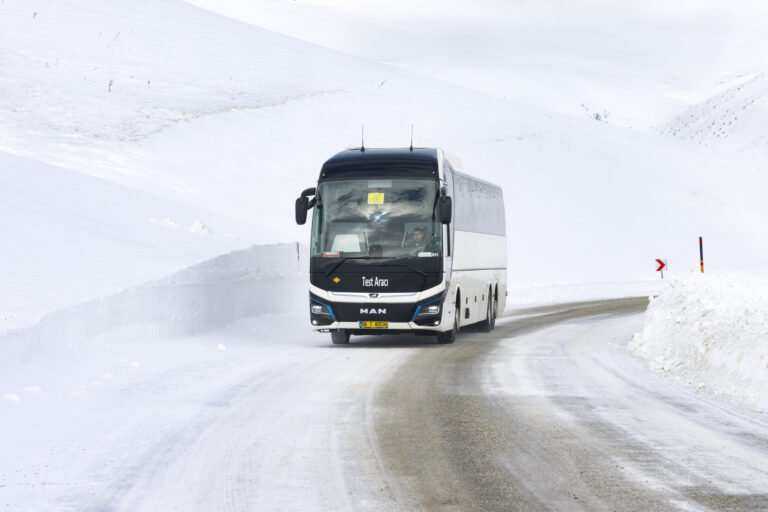 El MAN Lion’s Coach E desafía el Ártico: Éxito total en las pruebas de invierno