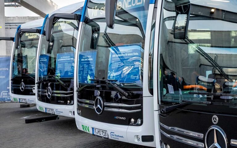 Ratisbona acelera su transición energética con ocho nuevos autobuses articulados Mercedes-Benz eCitaro G
