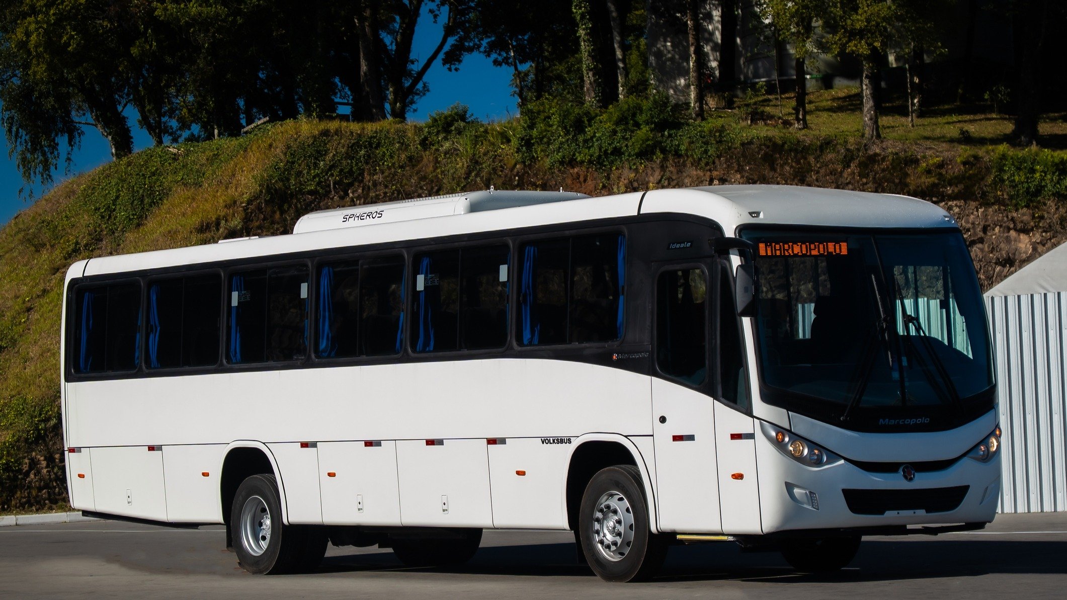 Autobús Volksbus con carrocería Marcopolo Ideale 800 en color blanco
